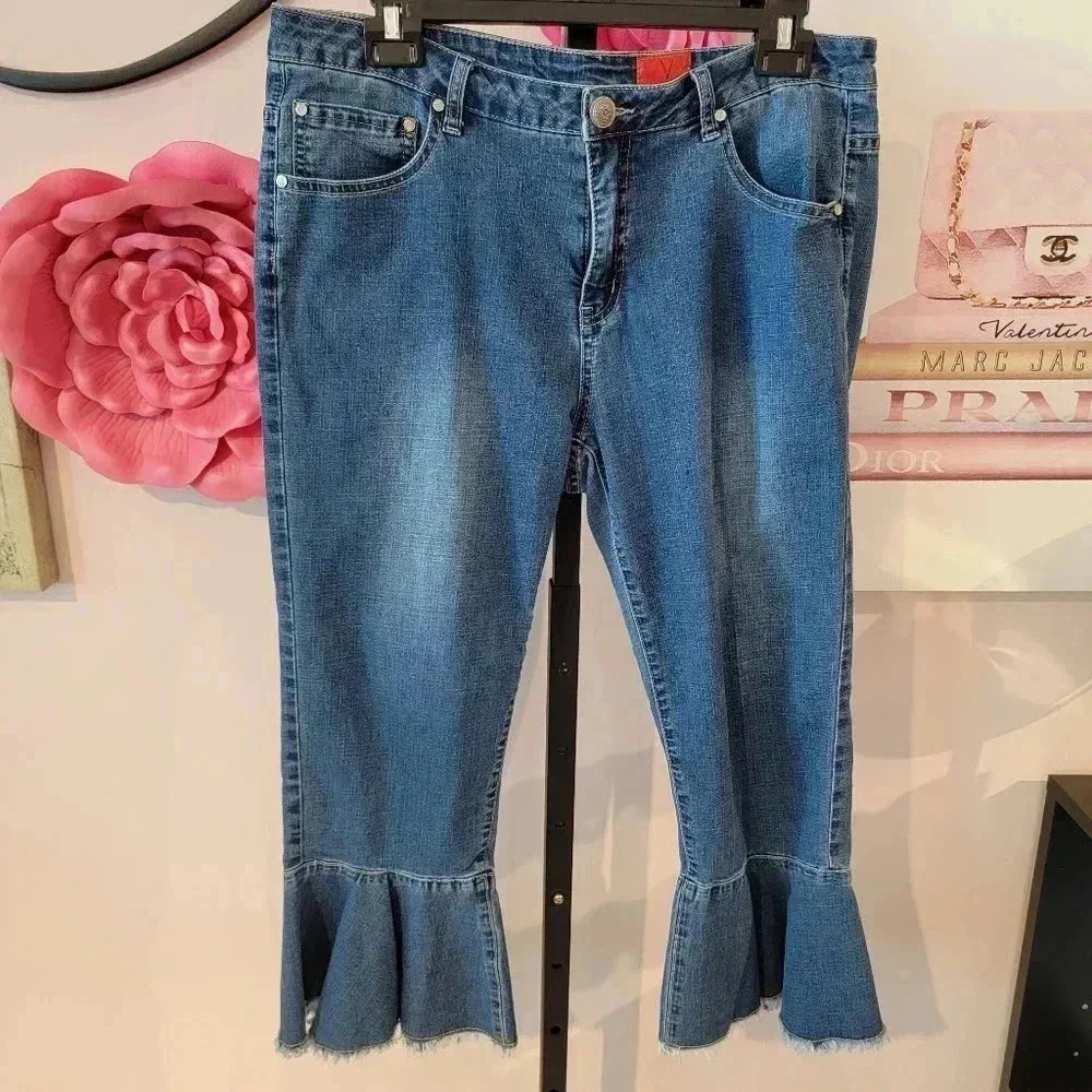 V Cristina Cropped Ruffle Bottom Jean